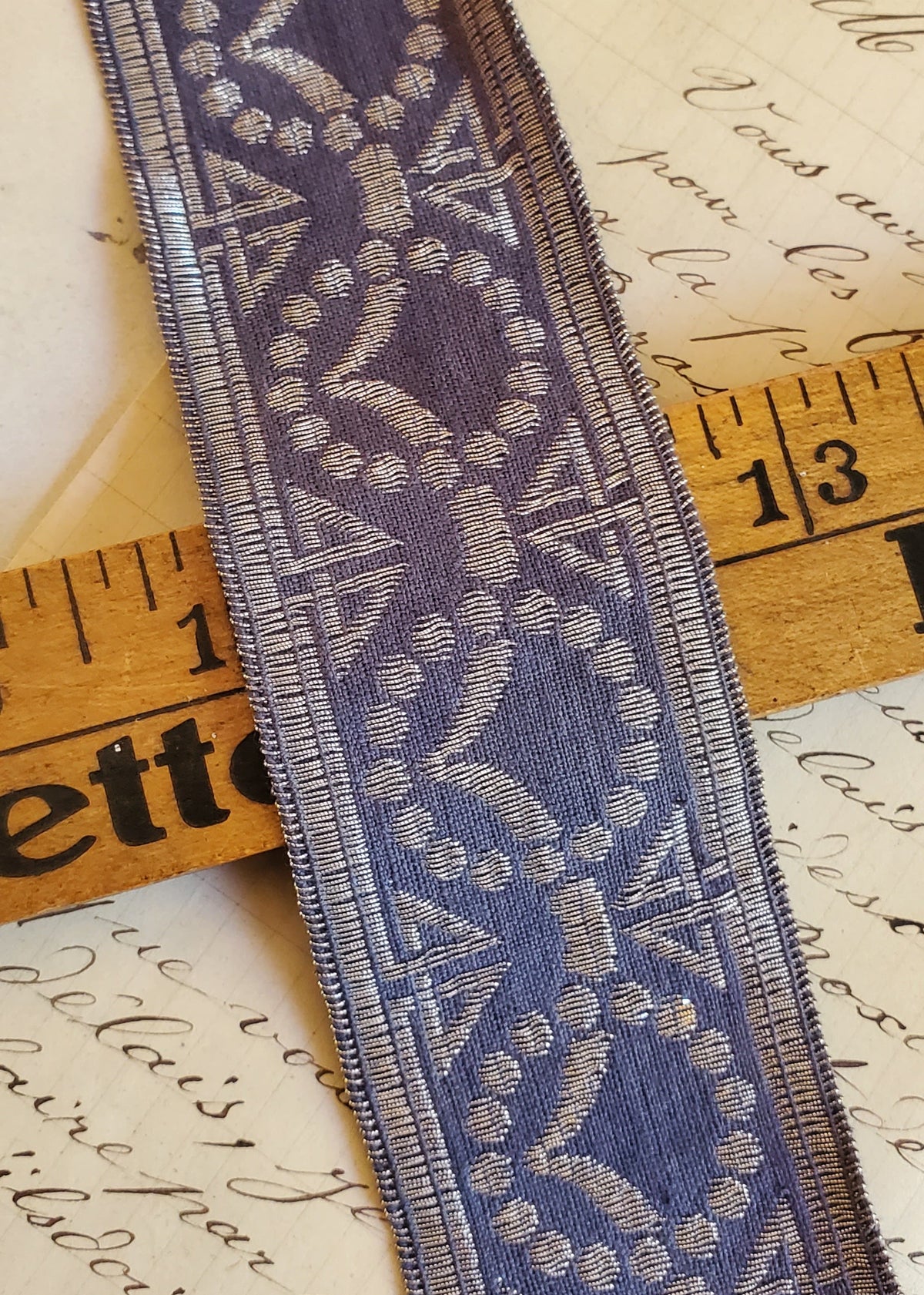 Regency Wreath and Garland Galloon Antique Trim