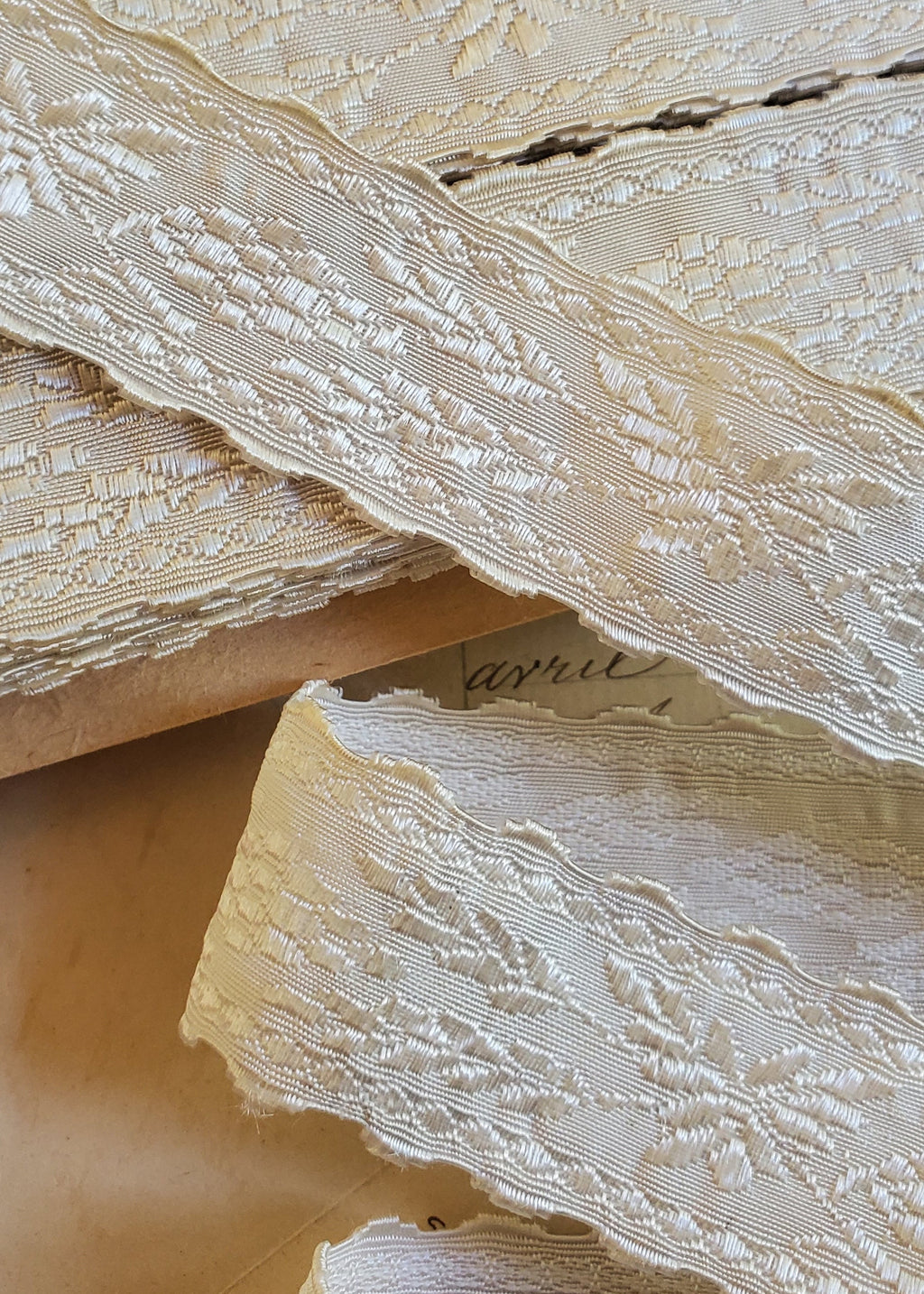 Antique Jacquard with Picot Edge