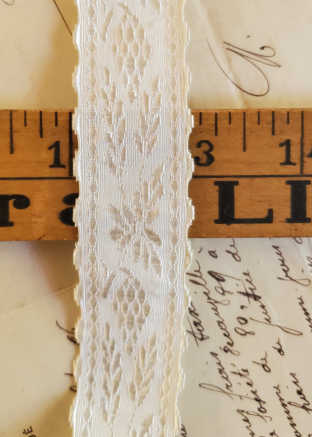 Antique Jacquard with Picot Edge