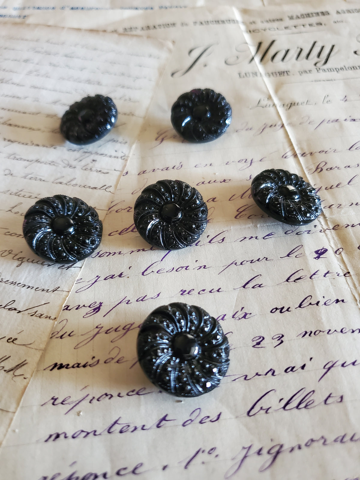 6 Glass Black Swirl Buttons