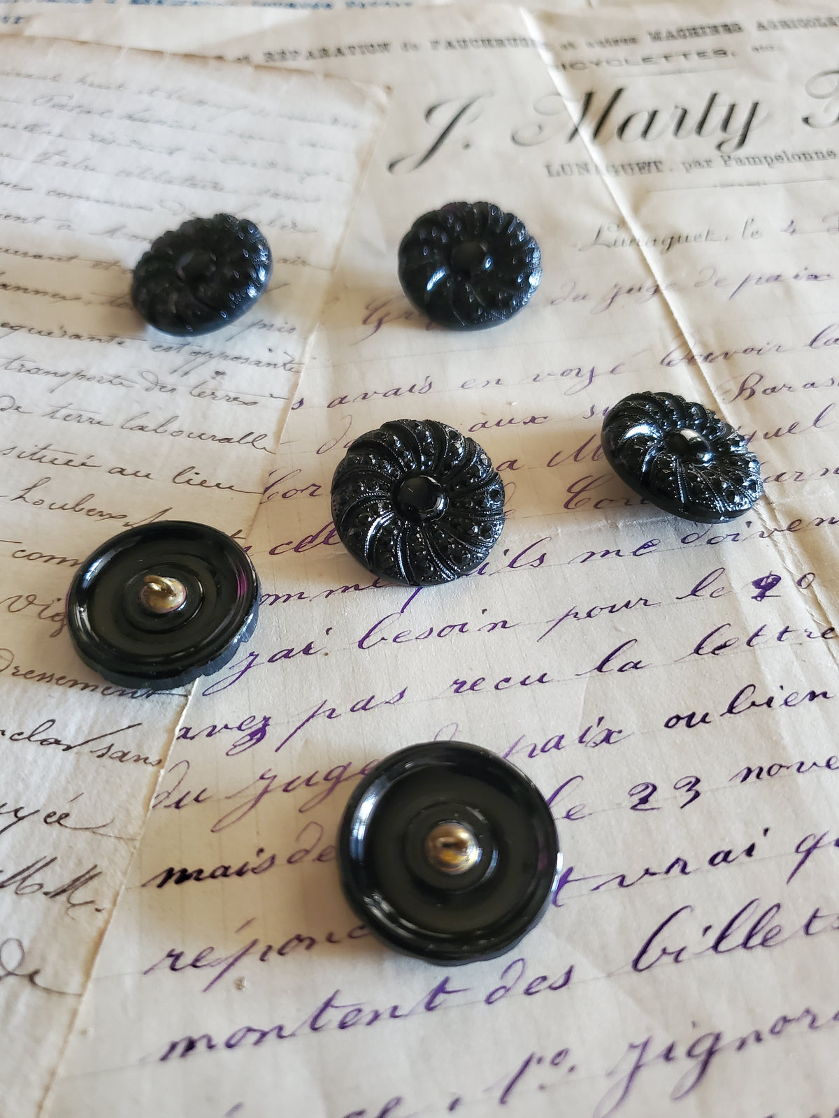6 Glass Black Swirl Buttons