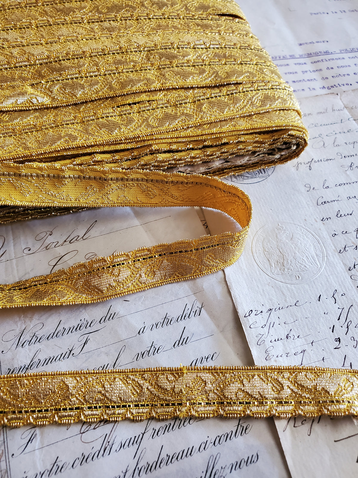 Antique Ecclesiastic Gold Single Sided Scallop trim