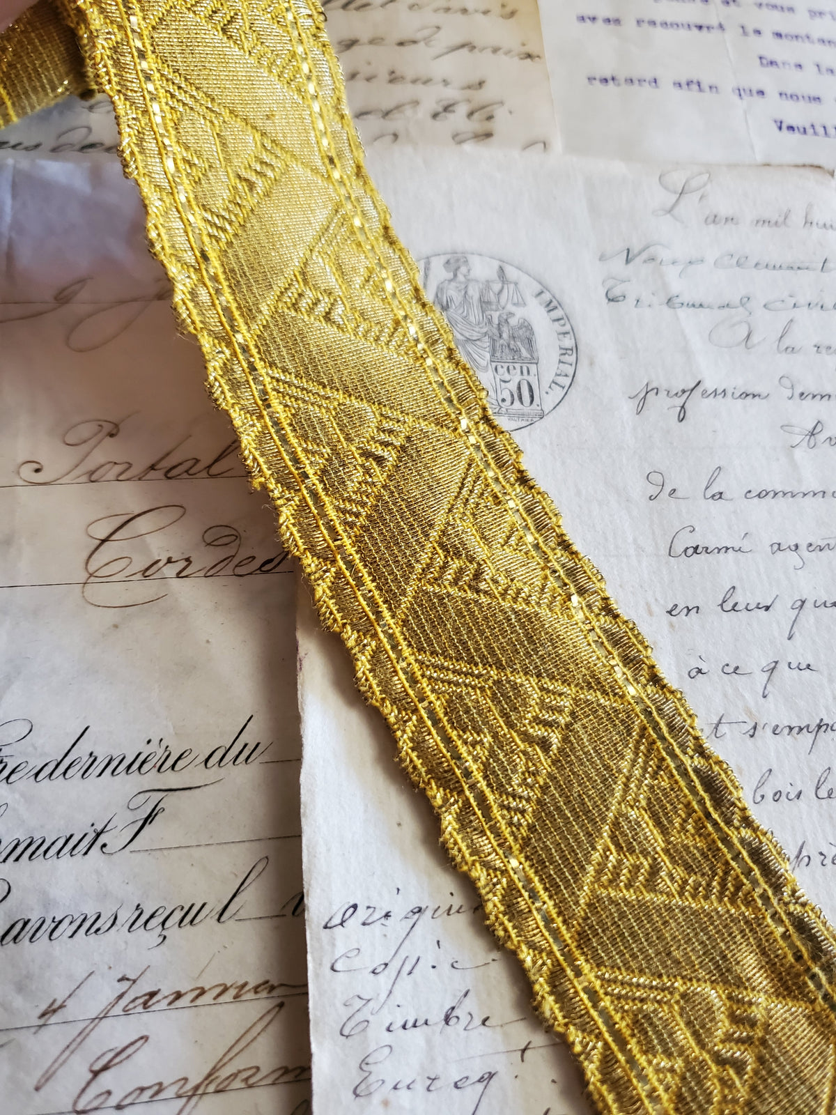 Antique Geometric Ecclesiastic Scalloped Trim with Clovers