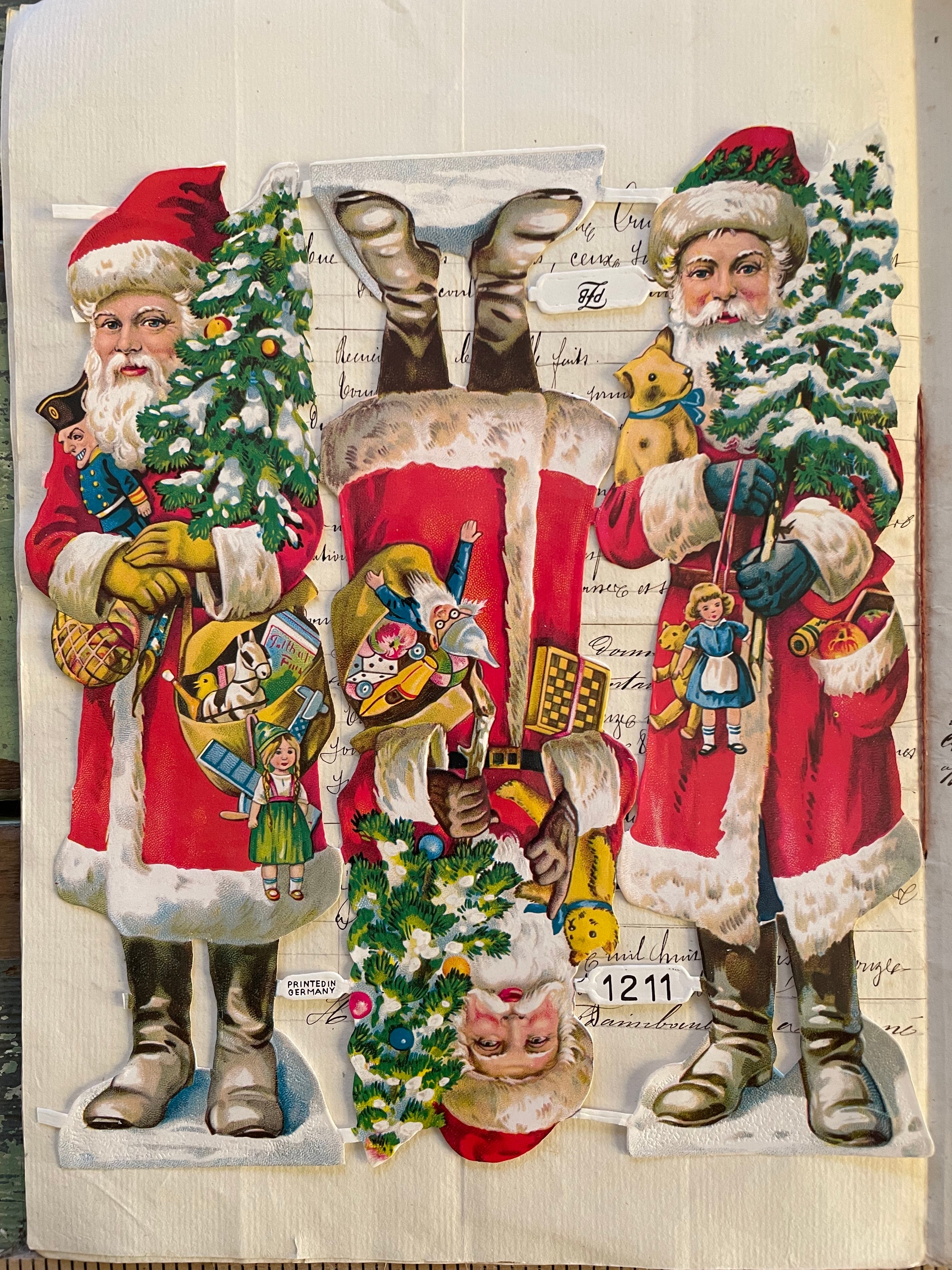 3 Santa's