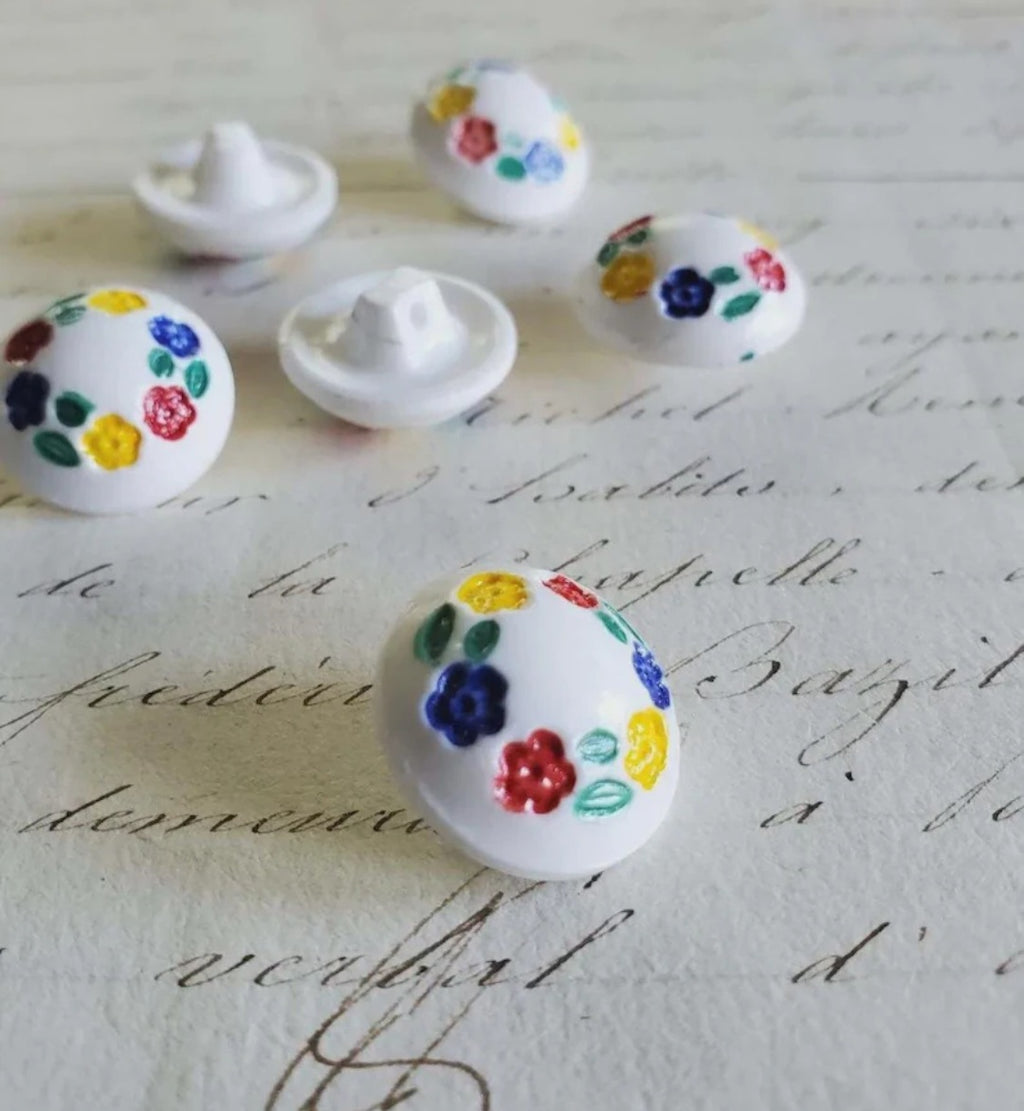 6 Vintage White Glass Floral Buttons