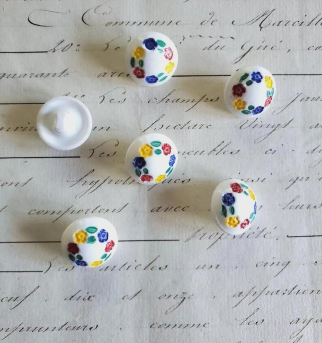 6 Vintage White Glass Floral Buttons