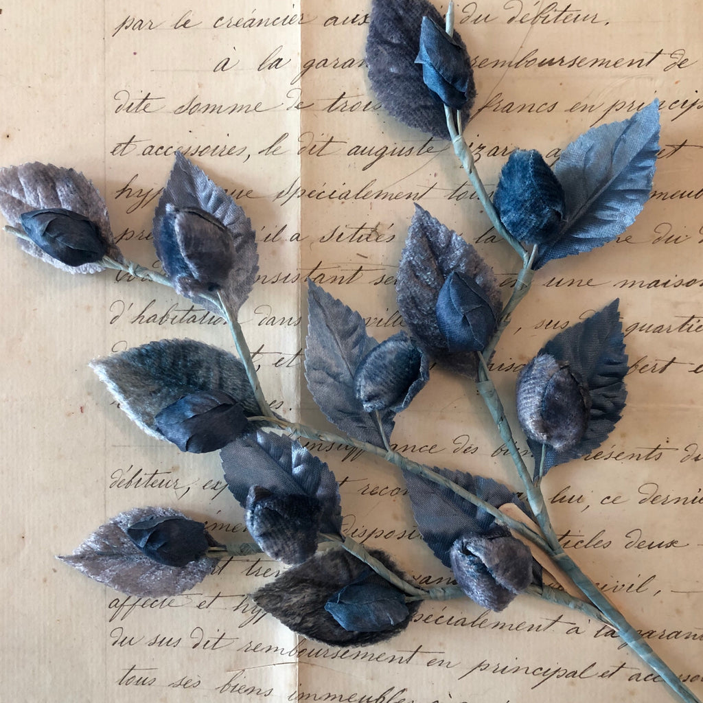 Velvet Leaf Spray W/Buds 2 colors
