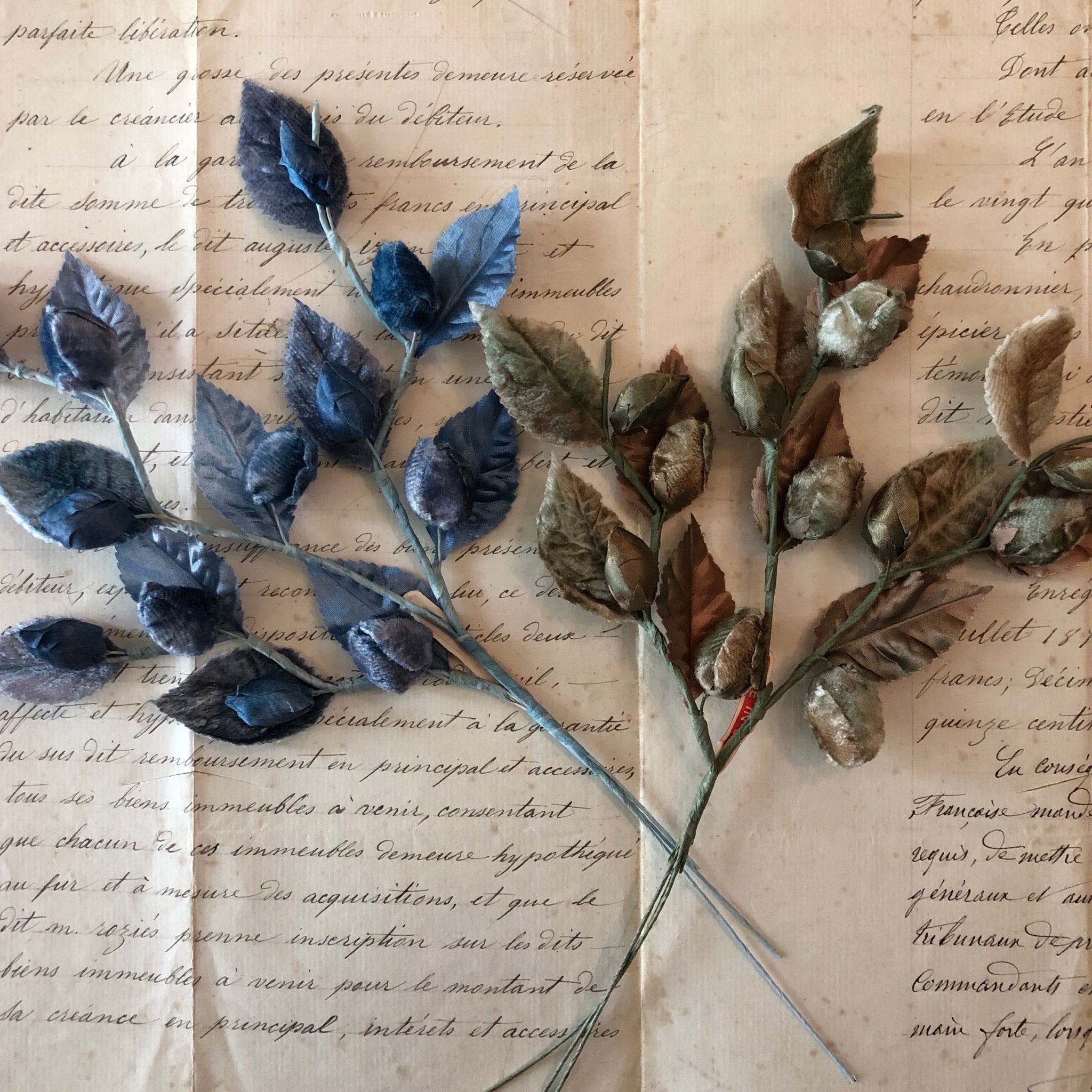 Velvet Leaf Spray W/Buds 2 colors