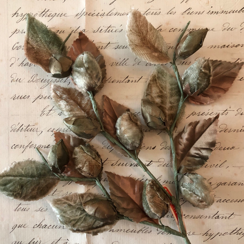 Velvet Leaf Spray W/Buds 2 colors