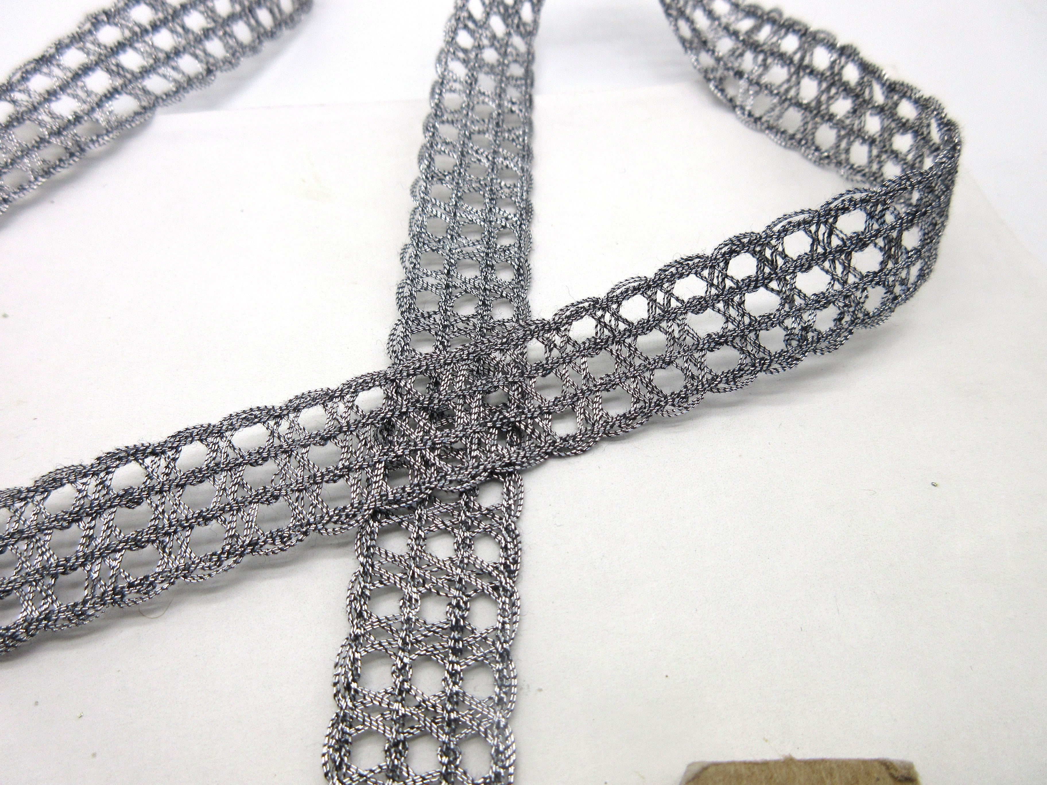 Triple Ring Silvers Metallic Trim 3/4"