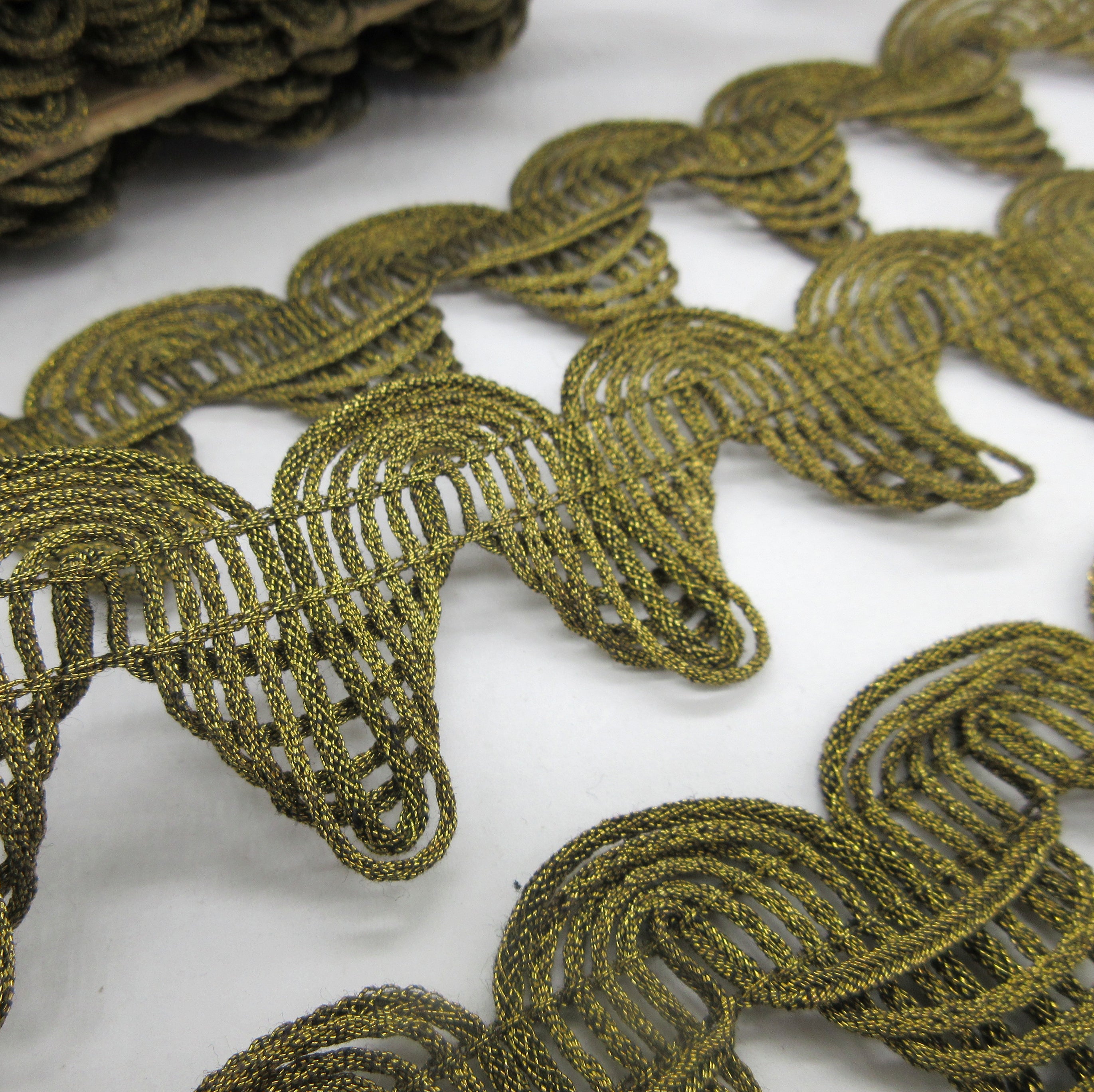 Gold Scalloped Trim 1 5/8"