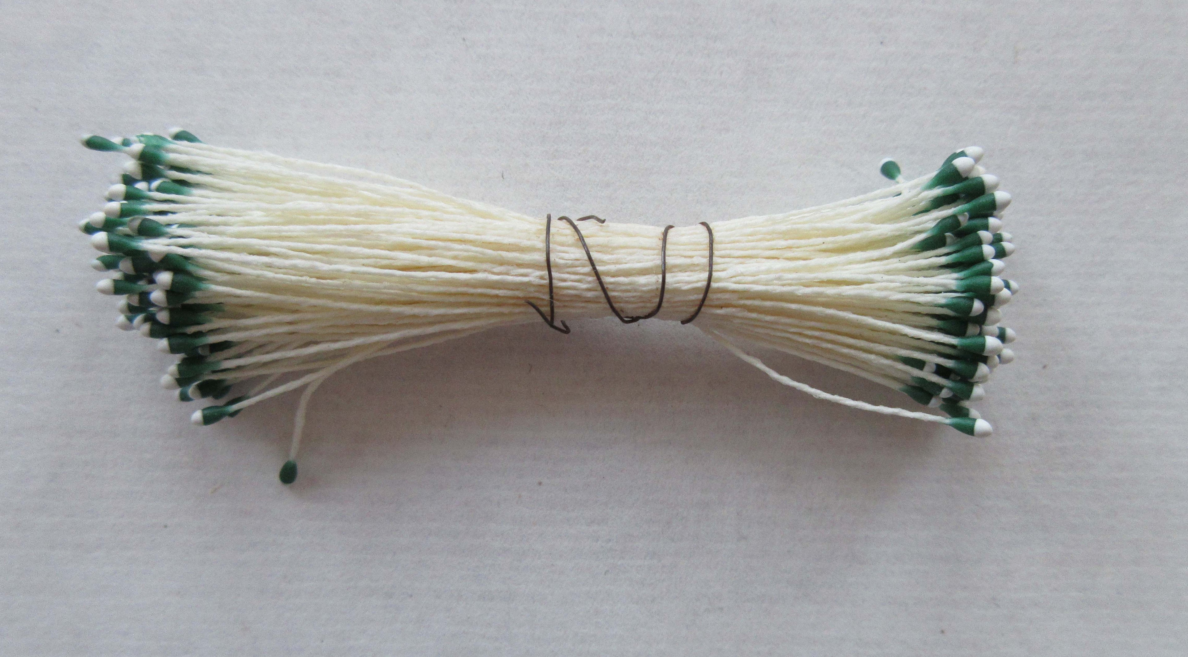 Green/White Stamen