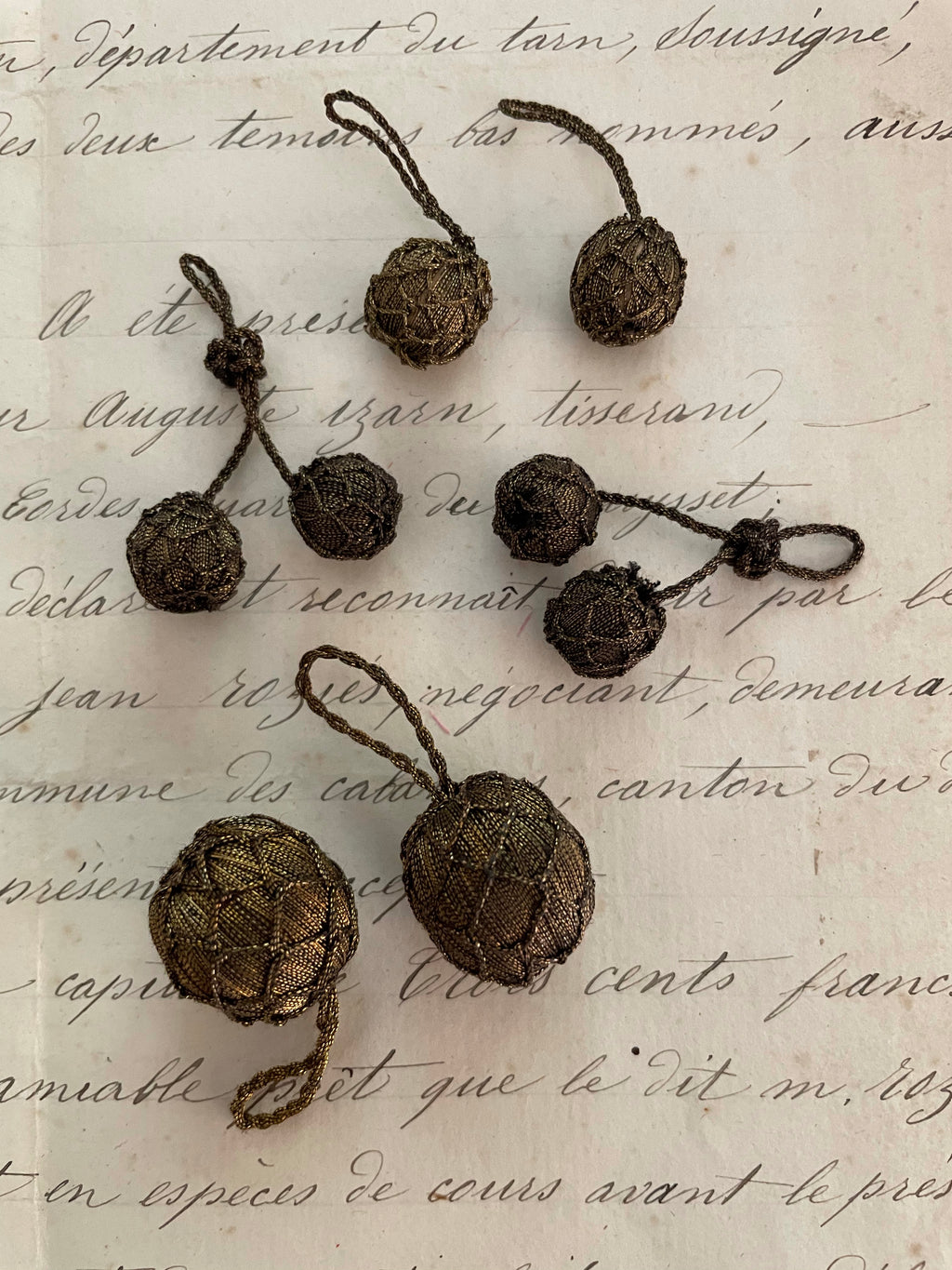 Pr Dark Gold Metallic Netted Ball Bobbles