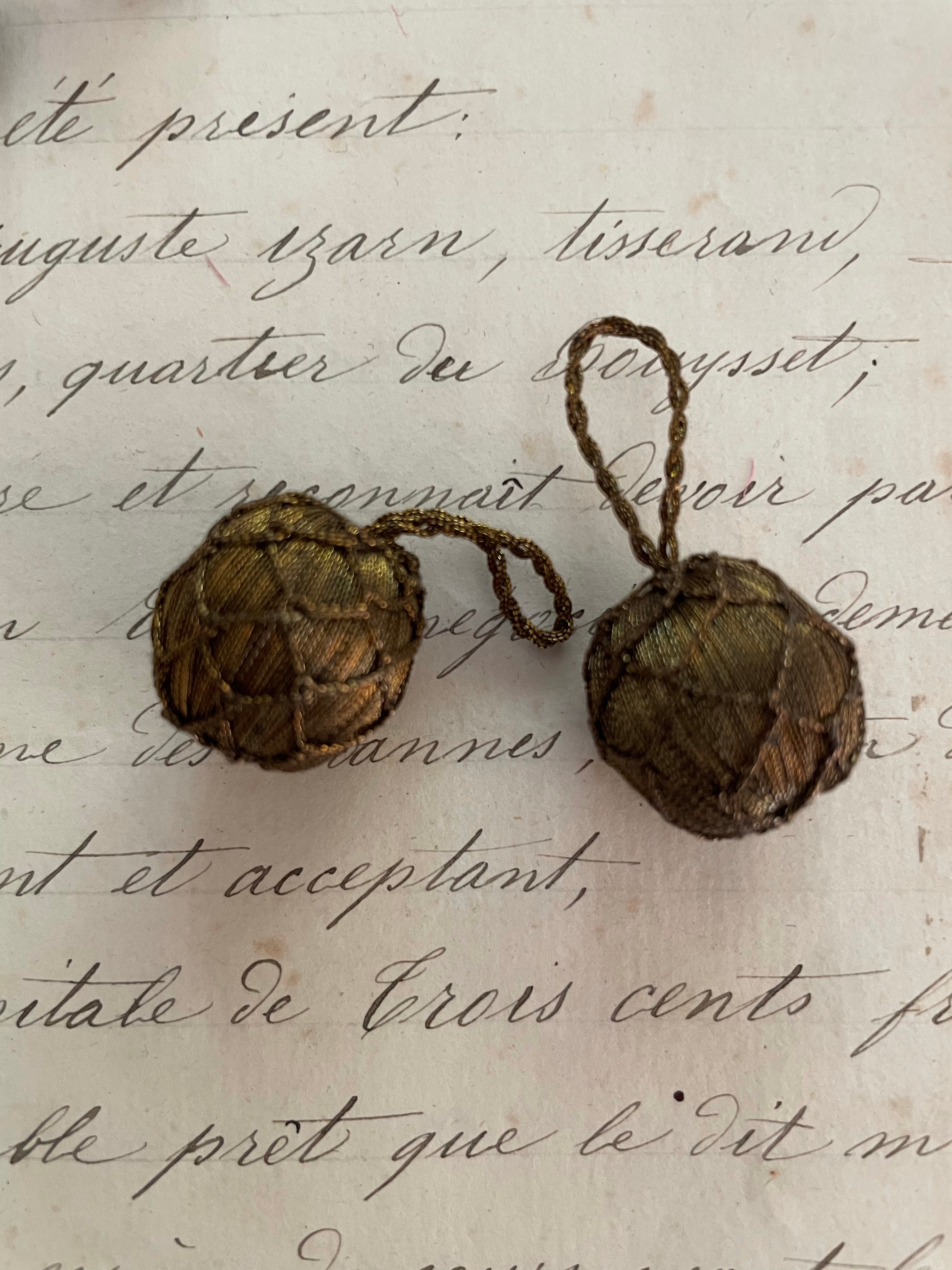 Pr Dark Gold Metallic Netted Ball Bobbles